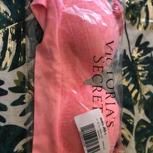 victoria secret comfort bra Size Large New